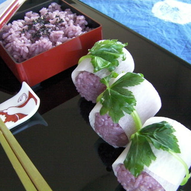 赤ワイン酢飯の大根巻き寿司