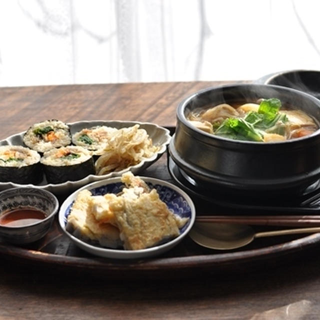 一汁？菜ごはん◆色々ナムル（和え物、炒め物、煮物）の海苔巻き、じゃが芋と色々野菜と納豆の味噌チゲ、しゃきしゃき蓮根とぴりっと生姜のチヂミ