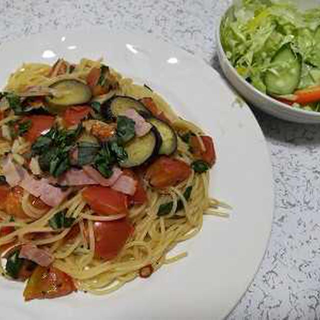 トマトとベーコンと茄子のスパゲッティ。丸天うどん