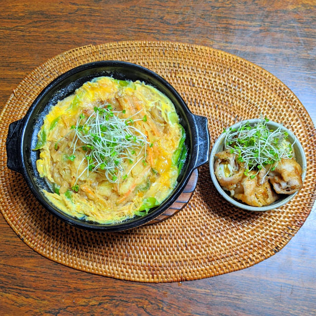 かき揚げ卵とじうどん と うずらの肉巻き甘辛煮