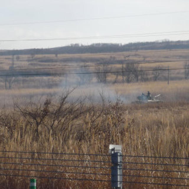 戦車を横目にウイスキー工場