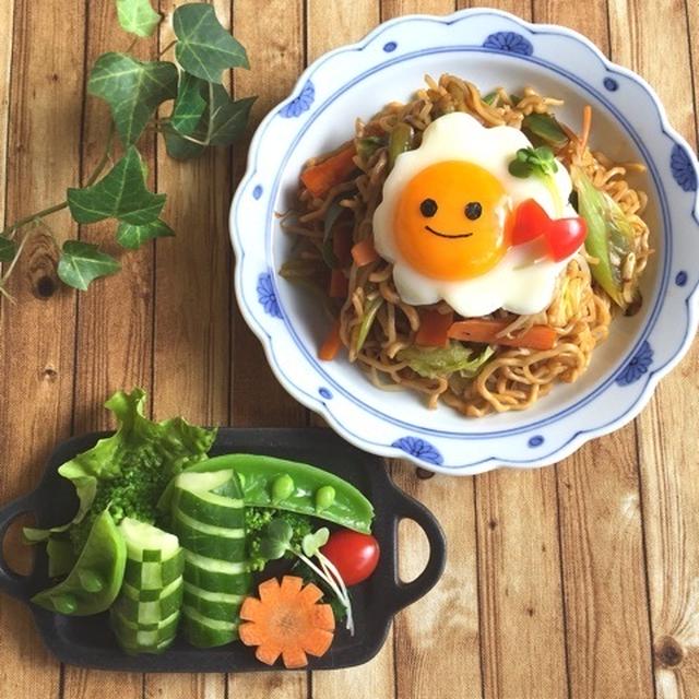 デコ焼きそば＊お花の目玉焼きつき
