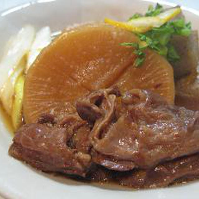 コラーゲンたっぷりとろっとろ牛すじの煮込み