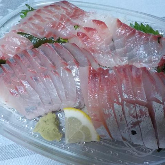 イサキとアジのお刺身、握り寿司、母との夕食＆カツオのたたき、五（ファイブ）イエロー 純米酒