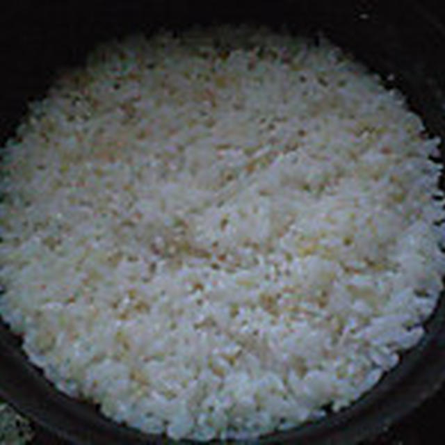 湯立てで白米（９５６）。。。北海道石狩平野砂川産特別栽培米ゆめぴりか・白米（９．５？分づき）（あいざわ米店）と茨城県産うまかっぺコシヒカリ玄米・新米（あいざわ米店）