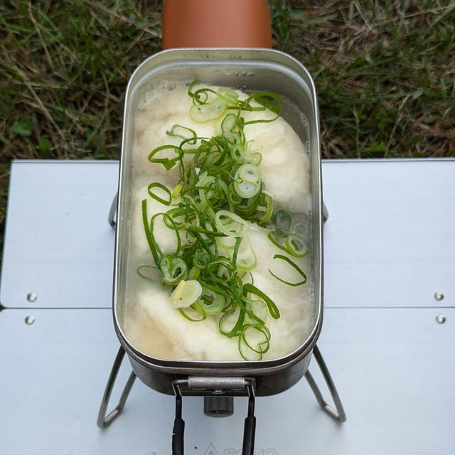 プチっと鍋の素で簡単調理！寒い日に食べたくなるスープ肉まん！