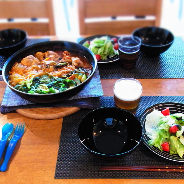 韓国風晩ごはん☆骨付きレッグと野菜のキムチ鍋〜〜☆