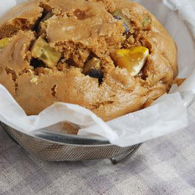 黒蜜を使って　おさつと栗入り蒸しパン