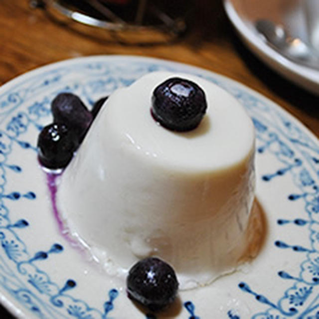 ココナッツクリームと豆乳のブラマンジュ　雨も好き。