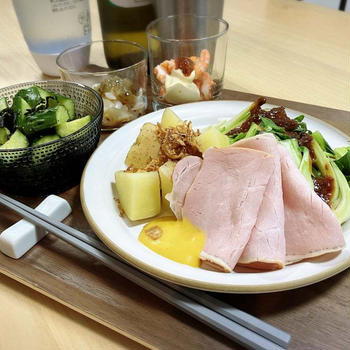 ロースハム　ボイルエビ辣油マヨ　の献立。