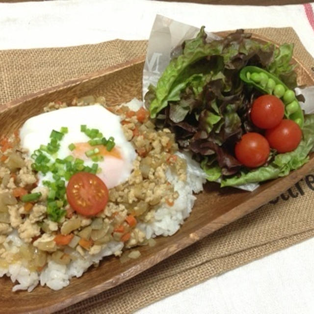 話題のハチミツ味噌で！おうちカフェプレート　鶏ゴボウのそぼろ丼