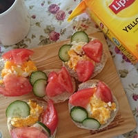 赤黄青のヘルシーマフィンでひらめき朝食
