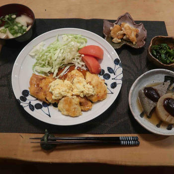 鶏むね肉のチキン南蛮風と味噌おでんの晩ご飯と　ツワブキの花♪