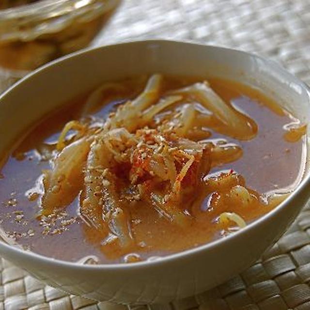 トンコツ風味のもやしの味噌汁