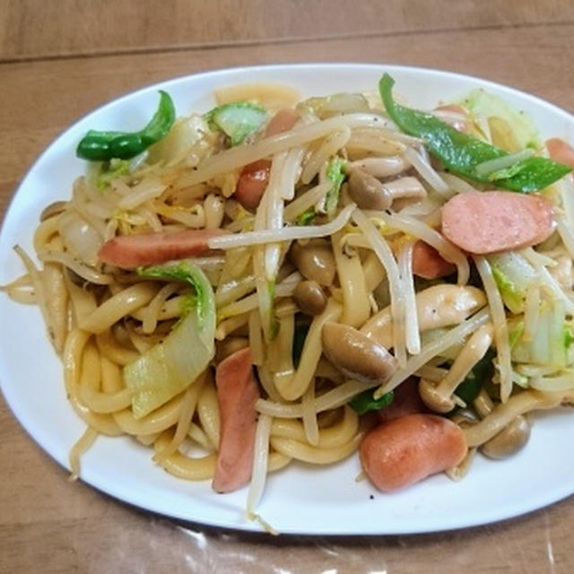 しめじとウインナーの焼うどん