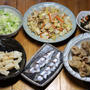 宇和海産コノシロの酢締め、鶏皮と長芋のから揚げ、鶏せせり入り野菜炒め、キャベツのナムルほか。