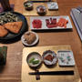 富士吉田のみうらうどんのはし切れで鍋のシメ　後は買ってきた惣菜とお刺身で