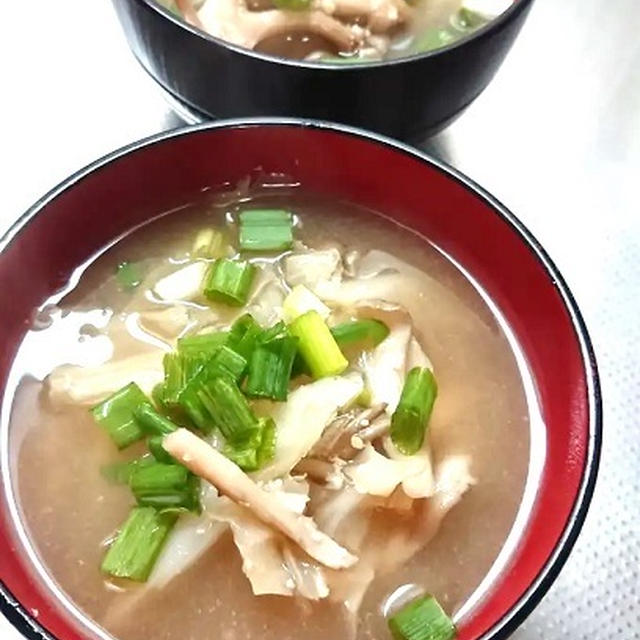 キャベツとマイタケのお味噌汁