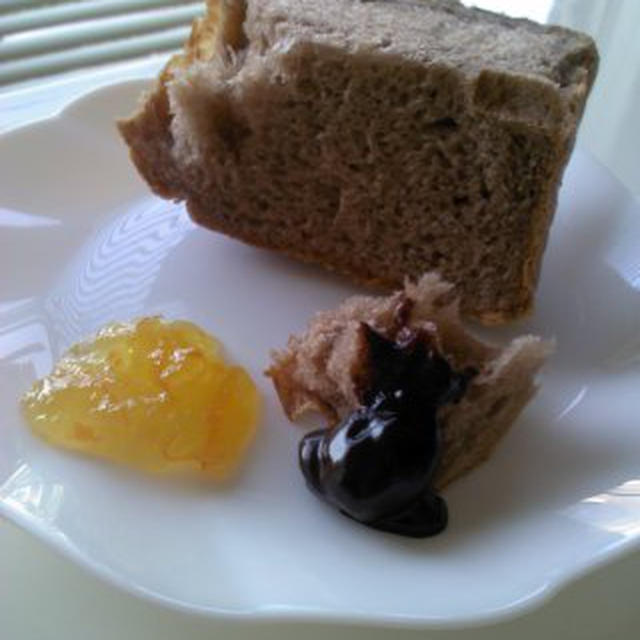 頂きましたつくれぽ☆kayo さんのブラック生クリーム食パン
