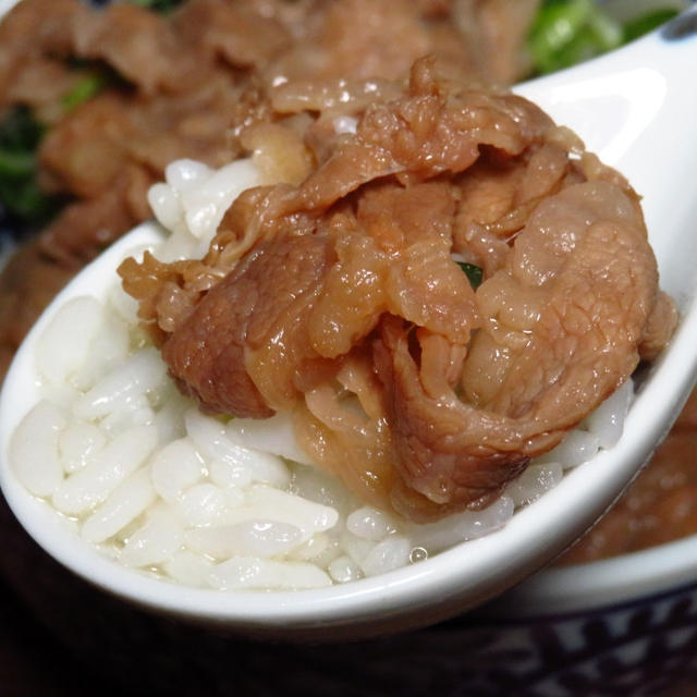 牛肉のあっさり甘辛煮と、からのだし茶漬けというか芳飯と、どんぶりもののルーツとは。