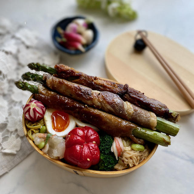 アスパラガスの肉巻きで思いっきりハミ弁！