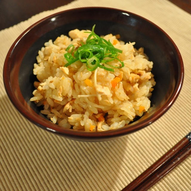 『家カフェレシピ』バターが香る鮭とキノコの炊き込みご飯