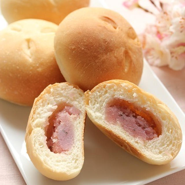 桜あんパン　＆　ミニホットドッグ　～おうちパンを愉しむ