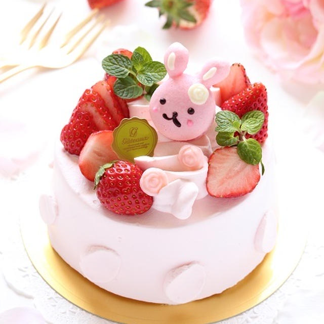 ピンクのうさちゃんのショートケーキ☆　～うさぎのマカロンを添えて