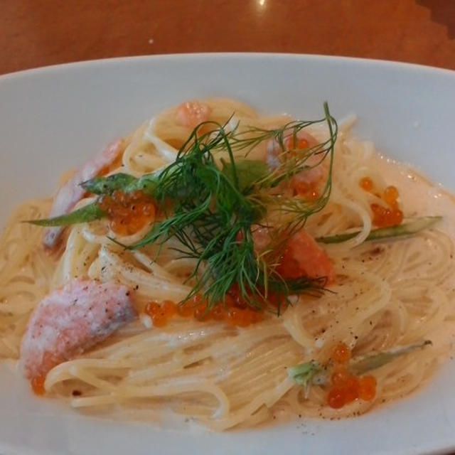 サーモンといくらのパスタ