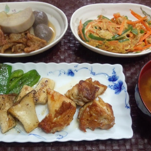 【献立】チキングリル、人参・ピーマン・ツナの卵とじ、京芋と玉こんにゃくのおでん風煮物、カボチャ味噌汁