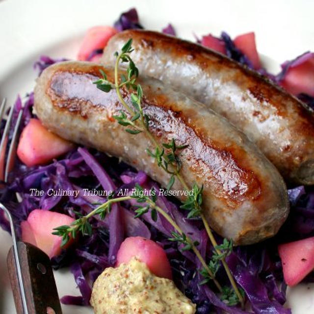 Sausage on a Bed of Red Cabbage and Apples紫キャベツと林檎とソーセージ