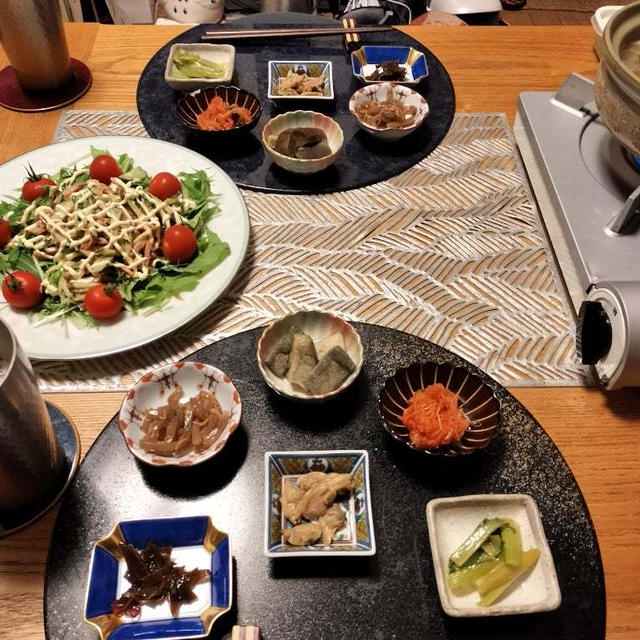 芹鍋アゲインとチャーシューきゅうりサラダと小鉢6品で晩酌。今度はシマりました