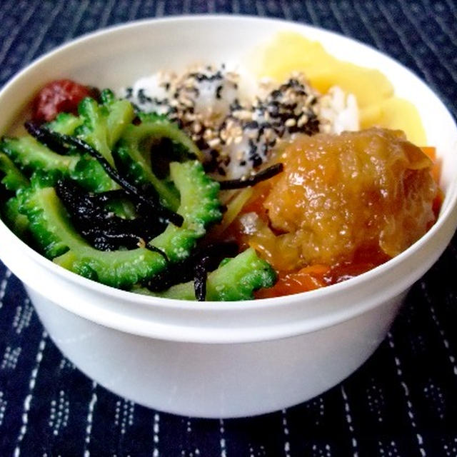 メンチボールの甘酢あんかけ弁当。