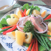 これ一皿で大満足おかずサラダ。『北海道産 生秋鮭ご馳走サラダ』