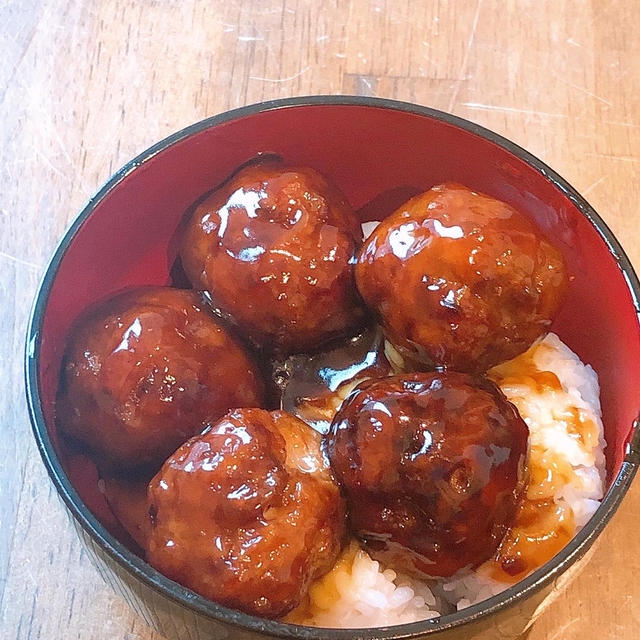 おやつはお肉屋さん風肉団子丼です！！
