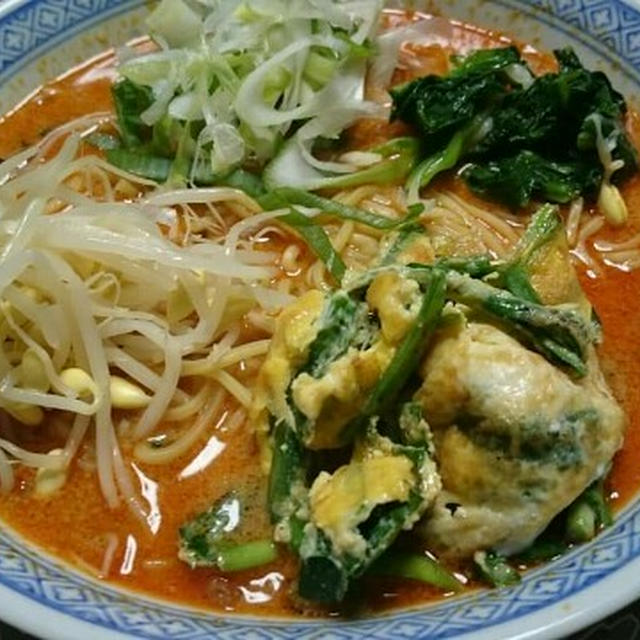 冷凍坦々麺に常備菜トッピング アボカドサラダ