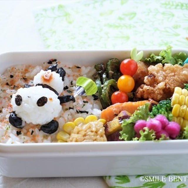 暑さでノックアウトの楽天パンダ　と　パパ弁当（ふりかけアート）