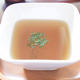 干し椎茸の戻し汁と自家製チャイブのスープ