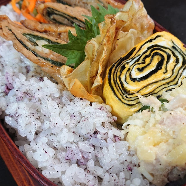 グルグル巻きとポテトだらけの弁当