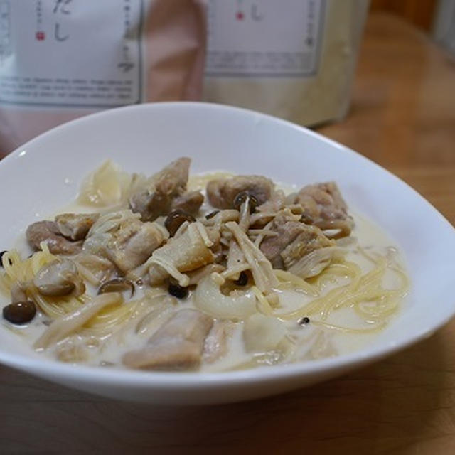 鶏肉ときのこと玉ねぎのクリームだしスープパスタ＜ヤマキだし部＞　　