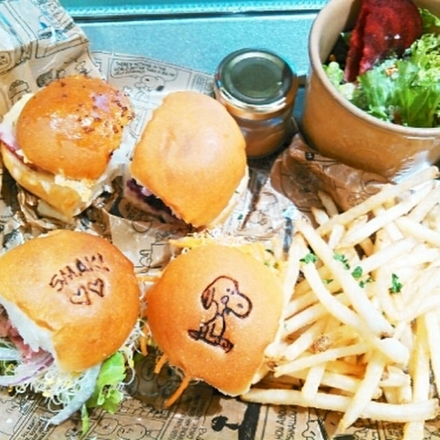 ３時までがお得！かわいいスヌーピーのメニュー～PEANUTS Cafe