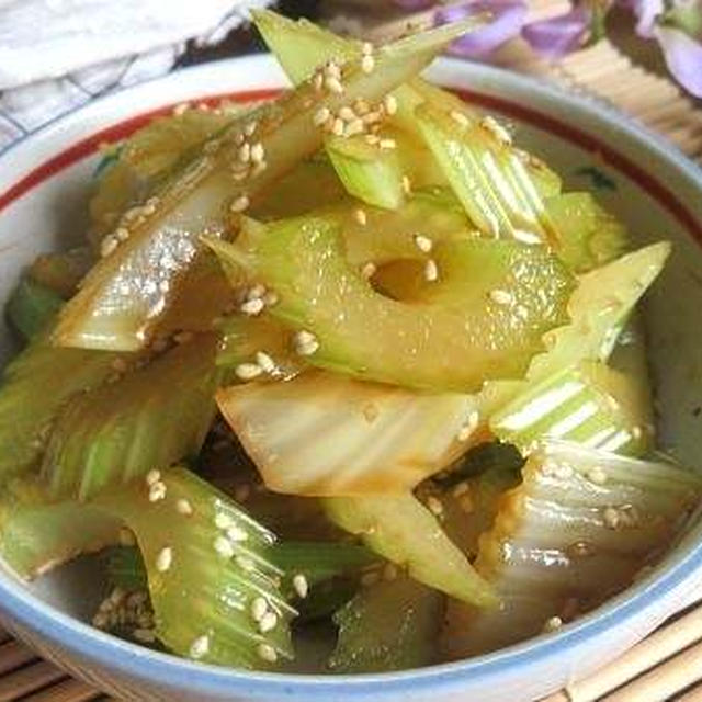 茹でることでスピード味しみ♪　セロリの中華風マリネ