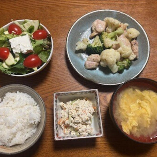 鶏もも肉とブロッコリー、カリフラワーのアンチョビソース炒め
