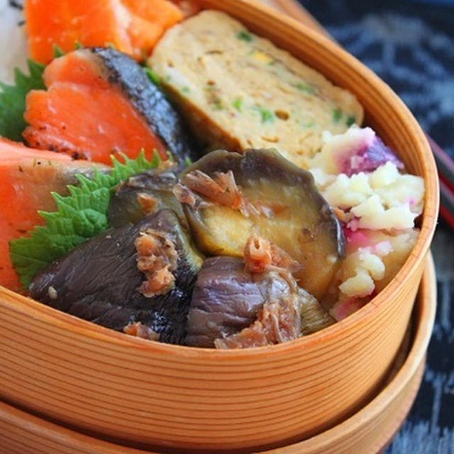 火を使わずあっという間！「レンジ蒸し茄子のおかか和え」のお弁当