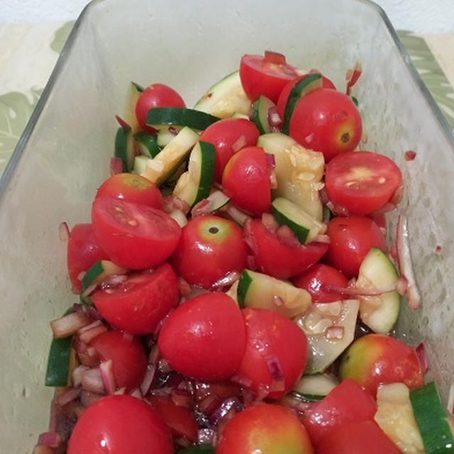 夏にサッパリ、トマトとズッキーニの中華サラダ。。。♡(=^・^=)