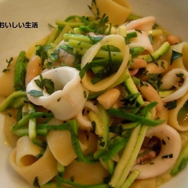 イカとズッキーニのカラマラ―タ　カンネッリーニ（白インゲン豆）のソース