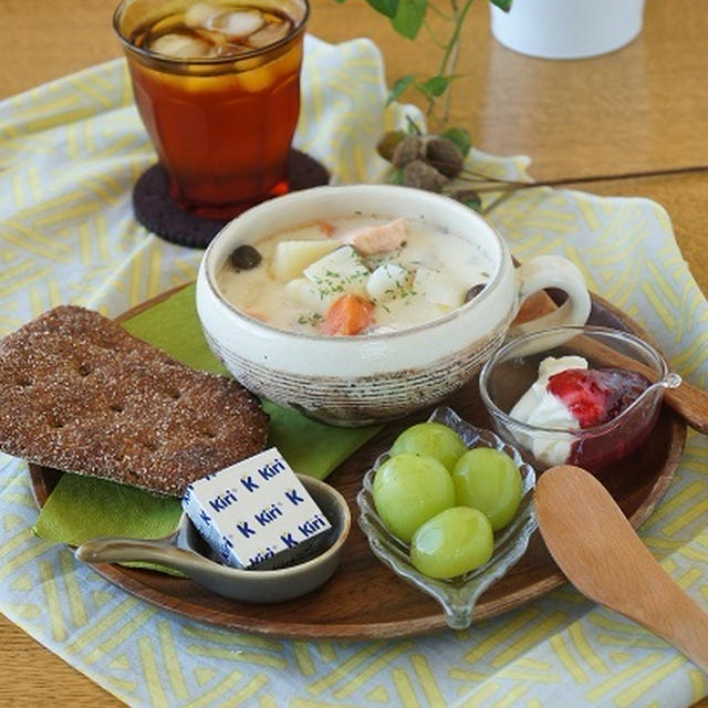 サーモンと野菜の味噌ミルクスープ