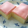 かわいいピンクがチャームポイントのイチゴのバターケーキ
