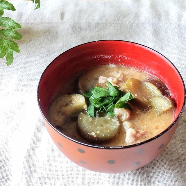 【むくみ知らずに】『なすと豚肉の胡麻生姜みそ汁』愛媛県産のなすを使った美肌レシピ