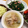 ほろほろの手羽元スープ＆ほうれん草のバター炒めは長男くん興味津々❁︎